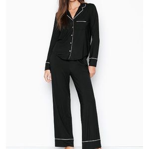 NWT Victoria’s Secret pajama set